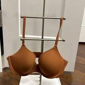 Skims Fits Everbody T-shirt Demi Bra